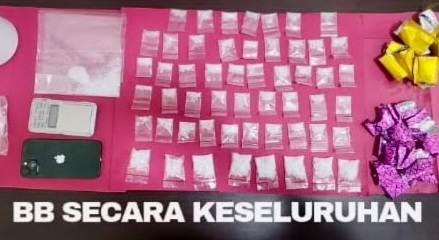 Satresnarkoba Polres Kutim Gerebek Kos di Sangatta Utara, 104,46 Gram Sabu Disita