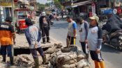 Paccerakkang Langganan Banjir, Pemkot Makassar Kerahkan 150 Personel Bersihkan Drainase