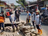 Paccerakkang Langganan Banjir, Pemkot Makassar Kerahkan 150 Personel Bersihkan Drainase