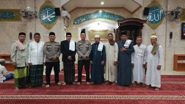 Giat Sholat Subuh Keliling, Polisi Bersama Masyarakat