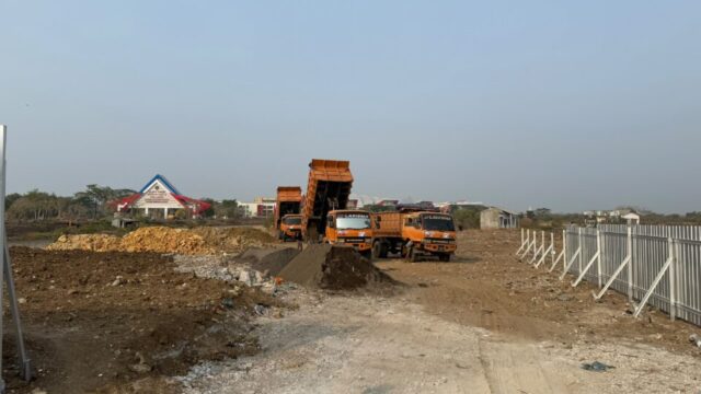 Penimbunan lahan pembangunan Stadion Untia oleh Pemkot Makassar