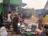 Ririn Prakarsa Salurkan 20 Tangki Air Bersih untuk Warga Bulu Cindea