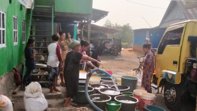 Ririn Prakarsa Salurkan 20 Tangki Air Bersih untuk Warga Bulu Cindea