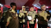 Munafri Arifuddin menerima penghargaan dari Menteri Sosial Saifullah Yusuf atas dedikasi penanggulangan bencana.