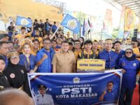 Wali Kota Makassar Munafri Arifuddin melepas kontingen atlet Makassar menuju Porprov Sulsel 2026 di Lapangan Karebosi.