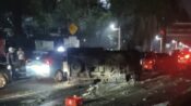 Kecelakaan Honda Mobilio dan mobil bak terbuka Isuzu di Jalan HR Rasuna Said Jakarta Selatan.