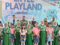 Munafri Arifuddin dan Aliyah Mustika Ilham bersama anak PAUD saat United Nations Day di Summarecon Makassar